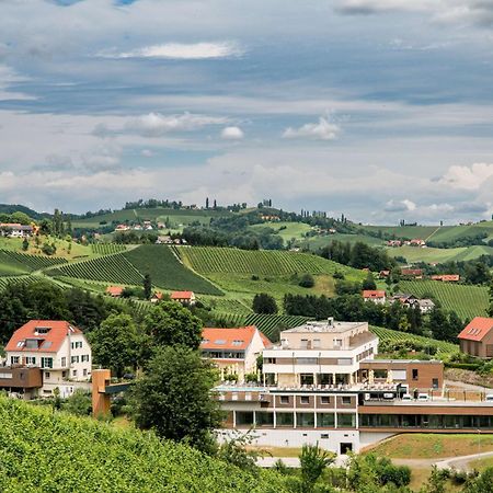 Отель Landgut Am Poessnitzberg Лойчах Экстерьер фото