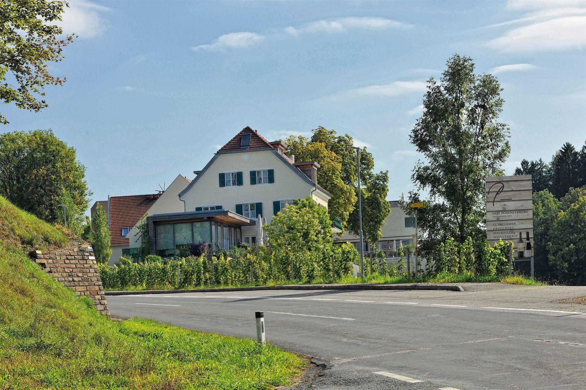 Отель Landgut Am Poessnitzberg Лойчах Экстерьер фото